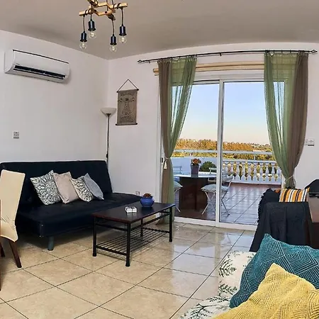 Golden Sunset Apartment *