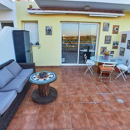 Golden Sunset Apartment *