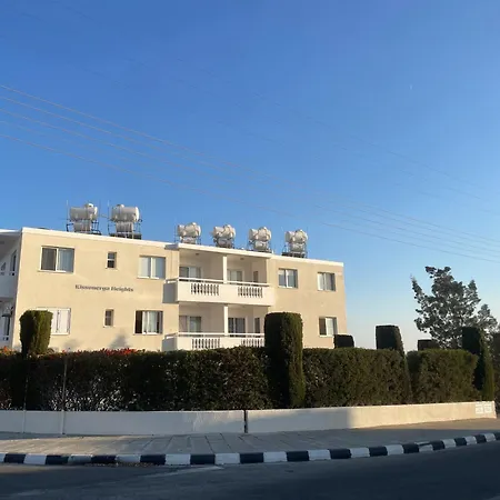 Golden Sunset Apartment Kissonerga